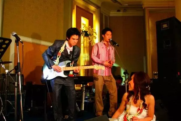 wedding-music เจ้าบ่าวหรือเจ้าสาวขึ้นมาแจมดนตรี/ร้องเพลงกับวงดนตรีด้วยจะได้ภาพและวีดีโอที่น่าประทับใจยิ่งขึ้น