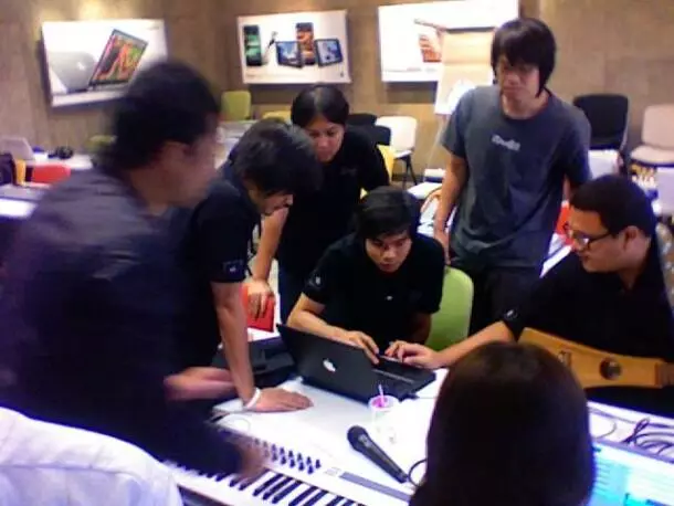mac-training2 นักเรียนต้องหาทางexport เสียงจากเครื่อง Mac เครื่องหนึ่งไปยังอีกเครื่องผ่าน Soundcard สองตัว