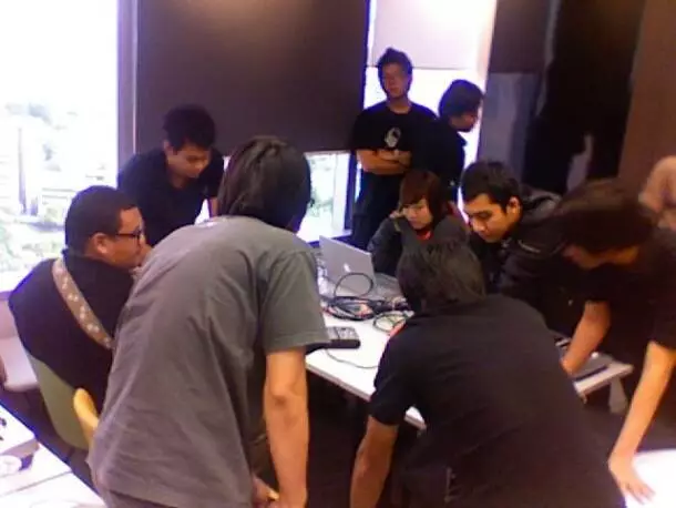 mac-training4 สลับกันแก้ปัญหา