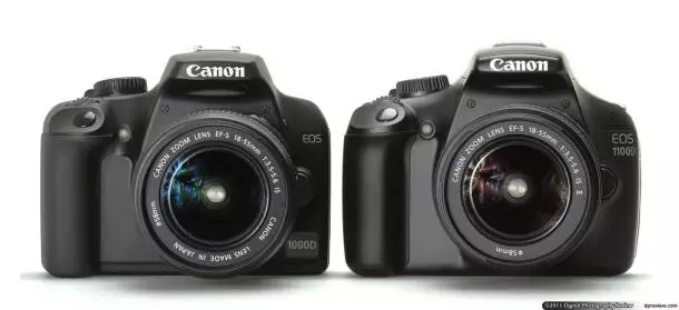 EOS 1100D ด้านขวา มีขนาดใหญ่กว่า EOS 1000D ด้านซ้ายเล็กน้อย EOS 1100D ด้านซ้าย มีขนาดใหญ่กว่า EOS 1000D ด้านขวาเล็กน้อย