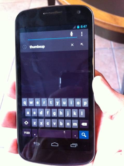 Galaxy Nexus จอใหญ่มาก วืบๆใช้ได้ดี