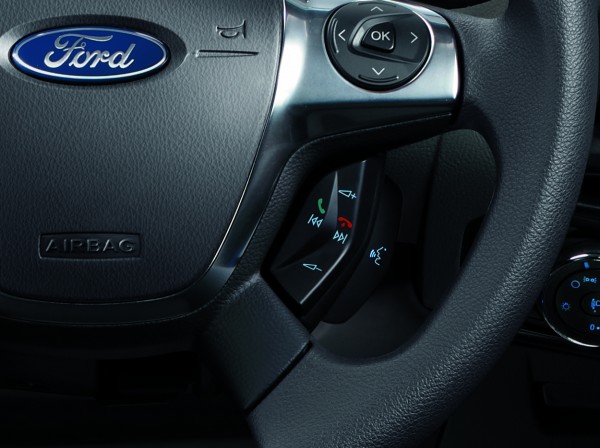 All New Ford Focus กับปุ่มควบคุม และระบบ SYNC ที่พวงมาลัย