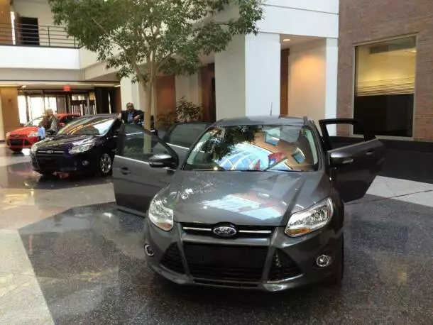 Ford Focus ที่จอดให้ Bloggers เล่นระบบ SYNC ที่ Ford Head quarter เมือง Detroit Ford Focus ที่จอดให้ Bloggers เล่นระบบ SYNC ที่ Ford Head quarter เมือง Detroit