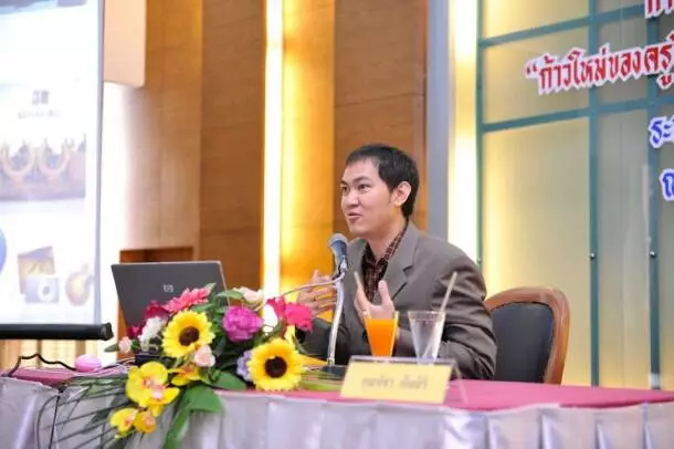 บรรยายทั้งหมด 4 วัน คณาจารย์สองชุดจากทั่วประเทศครับ บรรยายทั้งหมด 4 วัน คณาจารย์สองชุดจากทั่วประเทศครับ