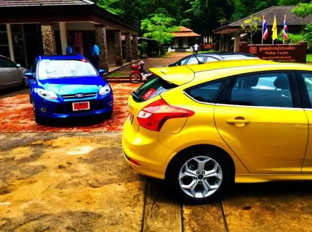 Ford Focus ใหม่ แนะนำสีสวยคือน้ำเงิน เหลืองมัสตาร์ด แดง เทา Ford Focus ใหม่ แนะนำสีสวยคือน้ำเงิน เหลืองมัสตาร์ด แดง เทา