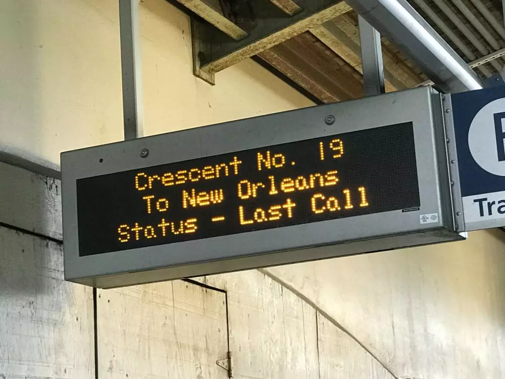 amtrak ป้ายชานชลา ลงมาเจอเลย